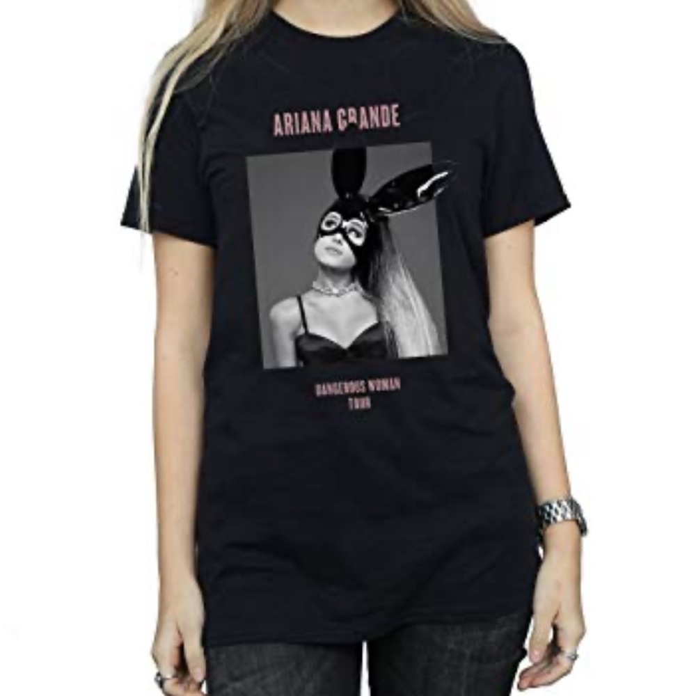 ARIANA GRANDE DANGEROUS WOMAN TOUR Black Graphic T-Shirt. Size M